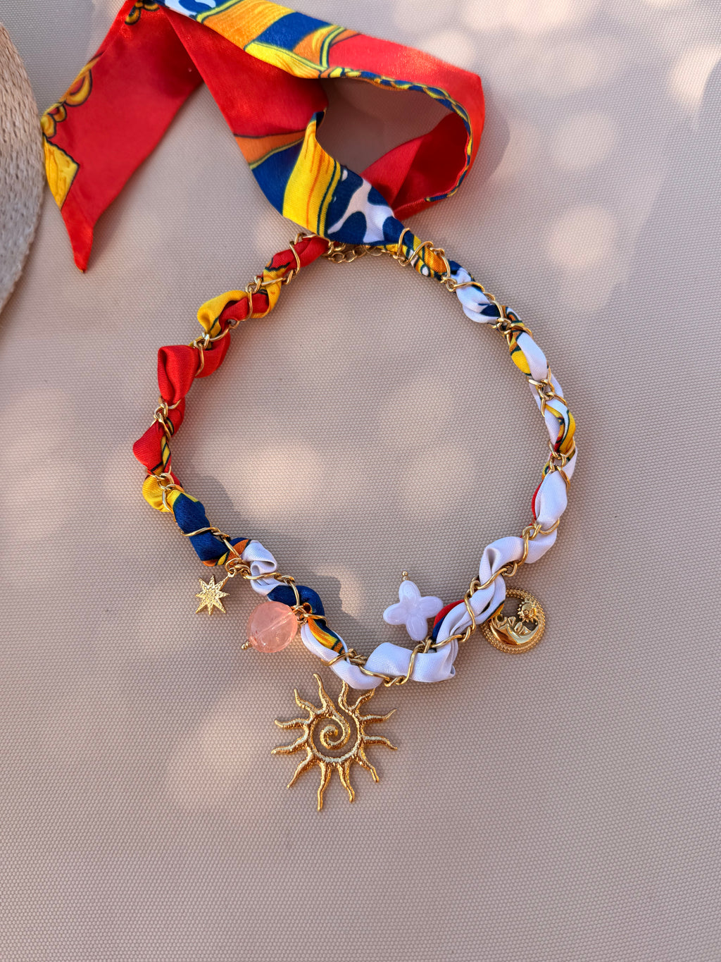 Collier foulard tressé bleu rouge blanc charm soleil étoile